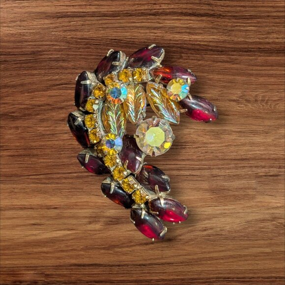 Vintage Crystal Brooch W/ Red & Yellow Rhinestones Leaf Design Retro Jewelry - Picture 1 of 5